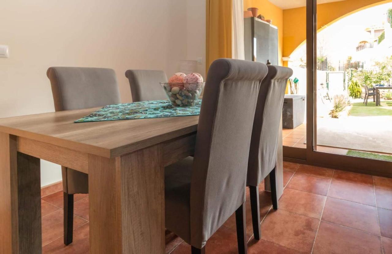 Apartamento Con Hermoso Jardin Y Ac Isla Plana Exterior photo
